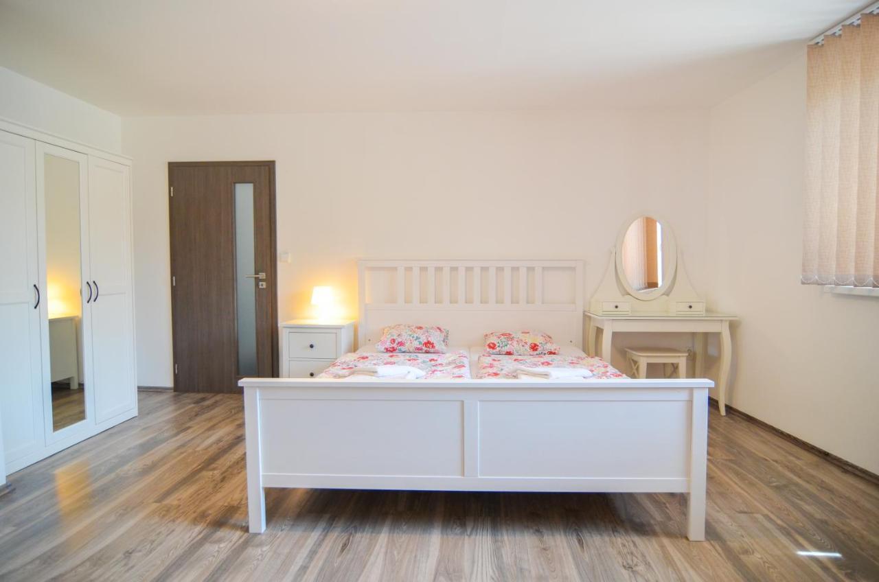 Apartmany Zajecak Zaječí Exterior foto